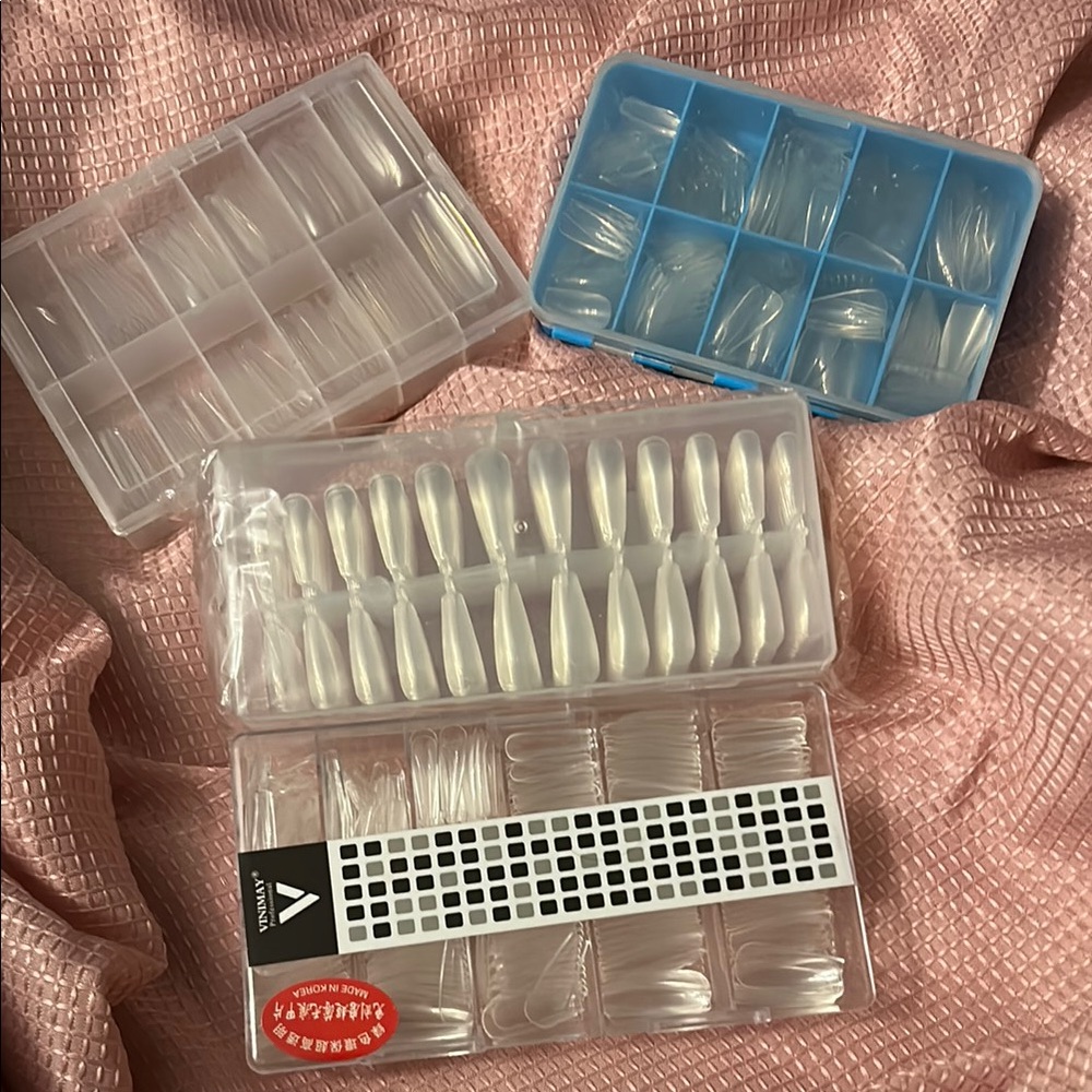 Assorted Nail Tips Set in Clear and White